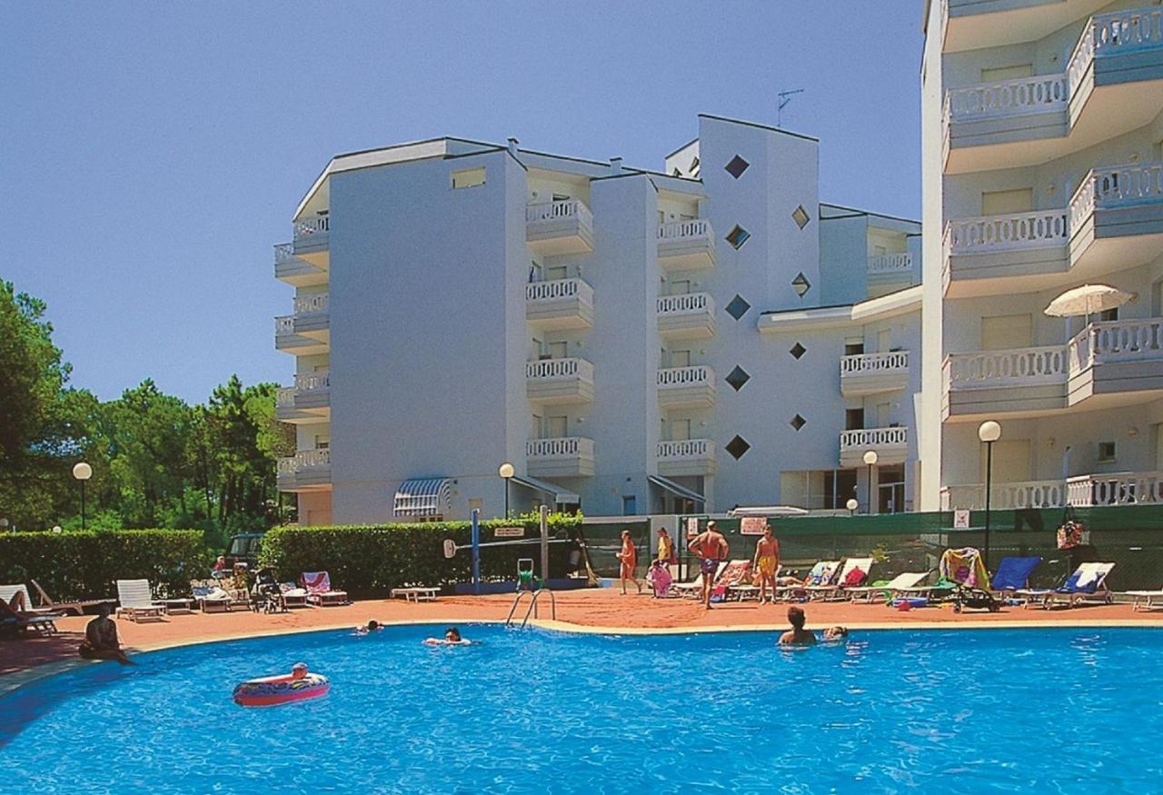 Residenza Rubin Apartment Lignano Sabbiadoro Exterior foto